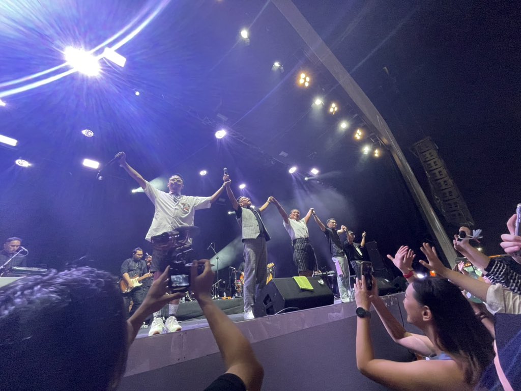 JavaJazzFest's tweet photo. @projectpop just took the stage and they're killing it!๐ฅ๐ทโจ #BNIJJF2024 #JavaJazzStage https://t.co/IT7xnjt6iF
