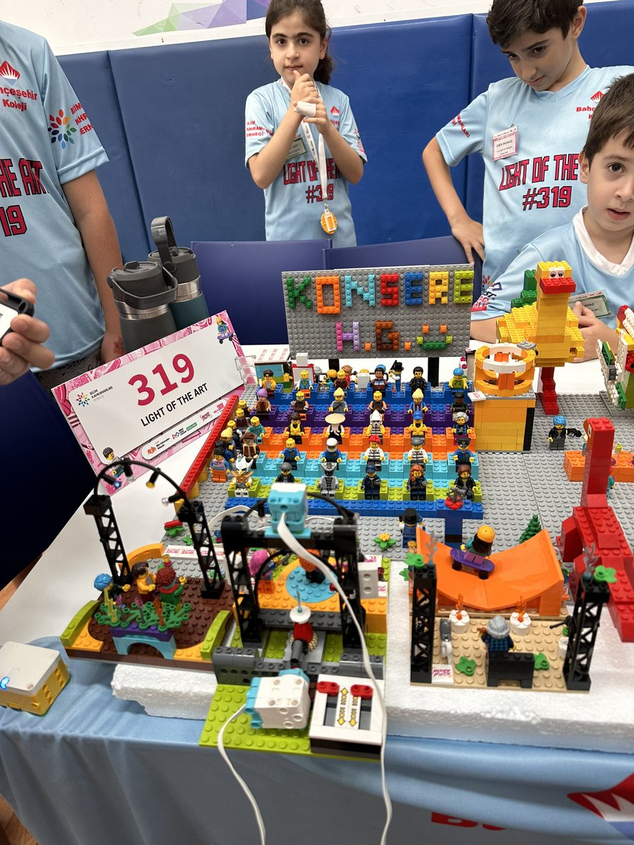Minik Bilim Kahramanları Buluşuyor jüri ekibi her yıl olduğu gibi yine bomba ☺️🤖👌🏾
#masterpiece #firstlegoleague #lego 
<a href="/BilimKahraman/">Bilim Kahramanları</a> <a href="/firstlegoleague/">FIRST LEGO League</a> <a href="/TED1928/">Türk Eğitim Derneği</a> <a href="/UcakBilgicBurcu/">Burcu Bilgiç Uçak</a> <a href="/yyakuptoprak/">Yakup TOPRAK</a> <a href="/yaman_fikriye/">Dr. Fikriye Yaman</a>