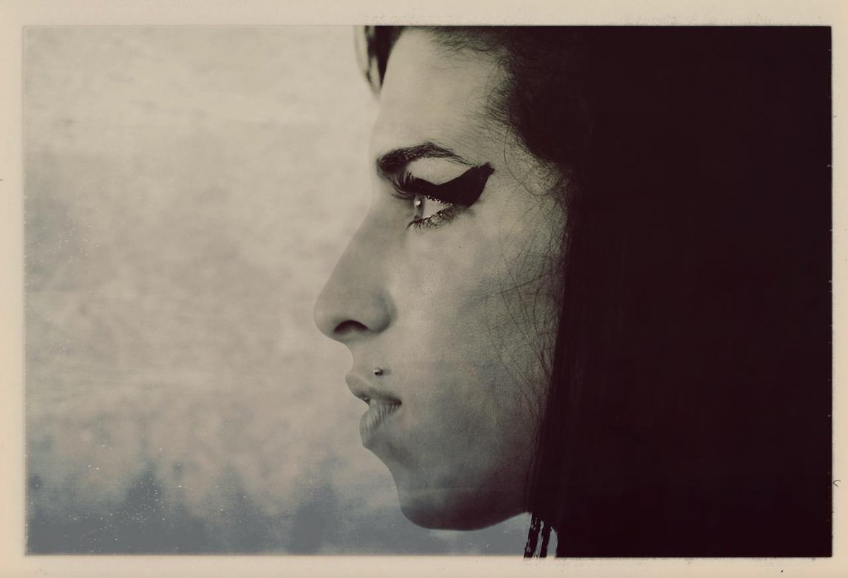 Own a rare piece of music history with this exclusive NFT of Amy Winehouse from 2007. 
Captured during the height of her career, this photo encapsulates Amy's iconic style and unique persona. Amy, who received her first guitar at 13 and was signed at 16, became a global sensation