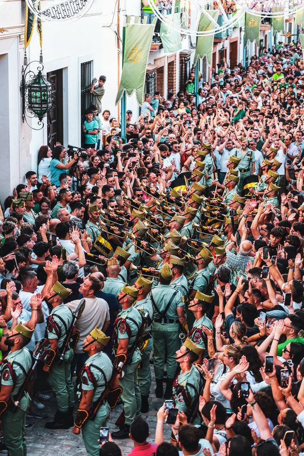 La #BandaDeGuerra del #Tercio #DuqueDeAlba II de #LaLegión y una Escuadra de #Gastadores, protagonistas en la tradicional #DianaFloreada en #LaPalmaDelCondado, marcando el regreso del Tercio de #Ceuta a la ciudad onubense. ceutaactualidad.com/articulo/castr…