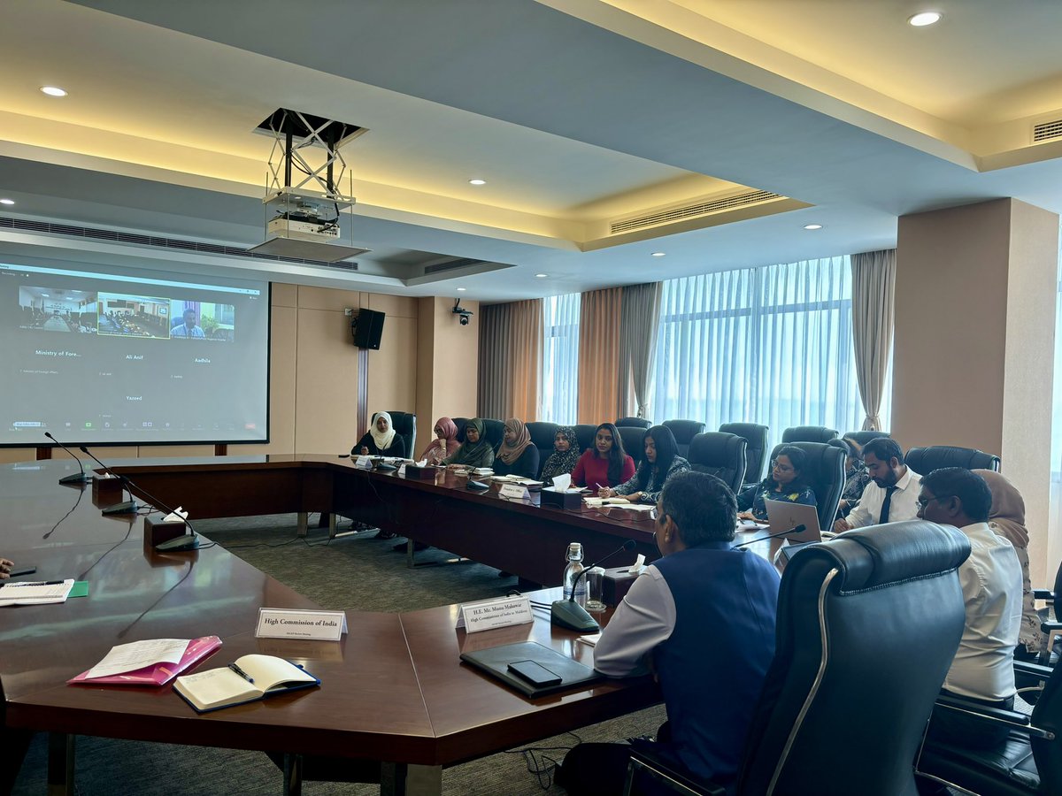 HCIMaldives's tweet image. 🇮🇳 🇲🇻 Review meeting co-chaired by  HE Ahmed Naseer, Amb-at-large @MoFAmv and @AmbMunu to take stock of Indian grant-funded high impact community development projects #HICDP. 

🇮🇳 is supporting implementation of 65 community development projects worth MVR 360 million in 🇲🇻.