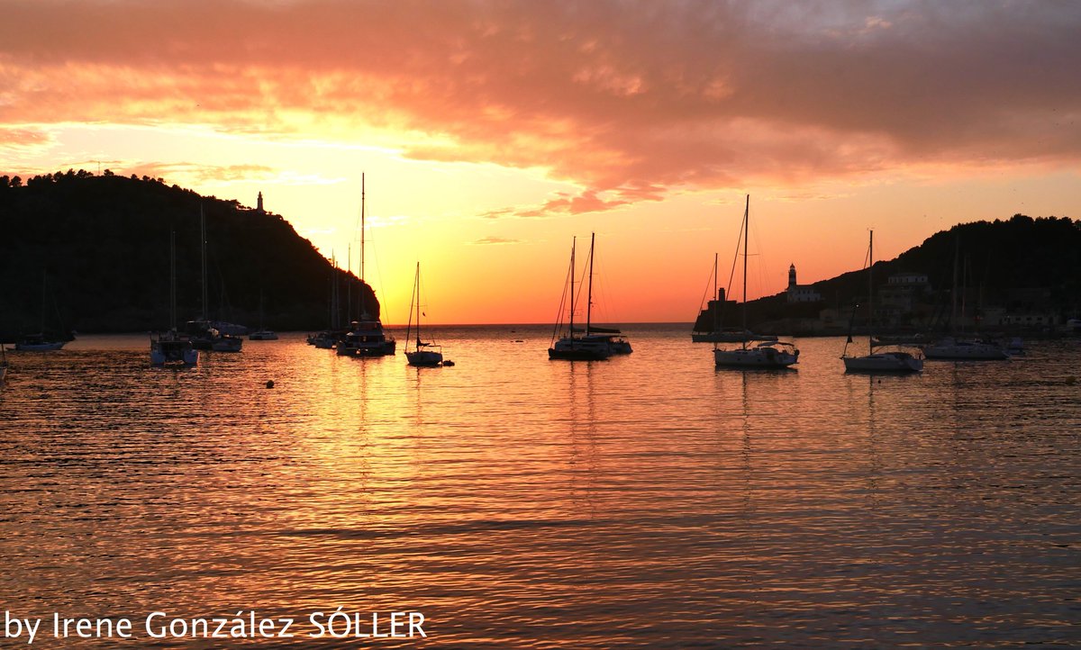 MediaAge_Irene's tweet photo. El Puerto de #Sóller y su puesta de #sol me enamoran! Programón de #turismoresponsable que no te puedes perder en @GenteViajeraOCR, con @carleslamelo en  @OndaCero_es ¿Te vienes? 

#mallorca #soller #irenegonzalez #puertodesoller #sacalobra #naturaleza #Mediterraneo #illesbalears https://t.co/5FXX29jsj7
