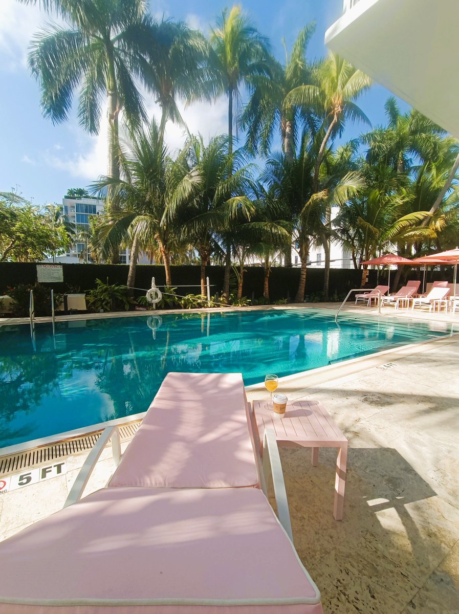 Sunday is bound to be fun day, when spent poolside in paradise. buff.ly/2ReaWsX

#grandbayharbor #gbbmoments #poolside #pooldays #sundayfunday #miamihotel
