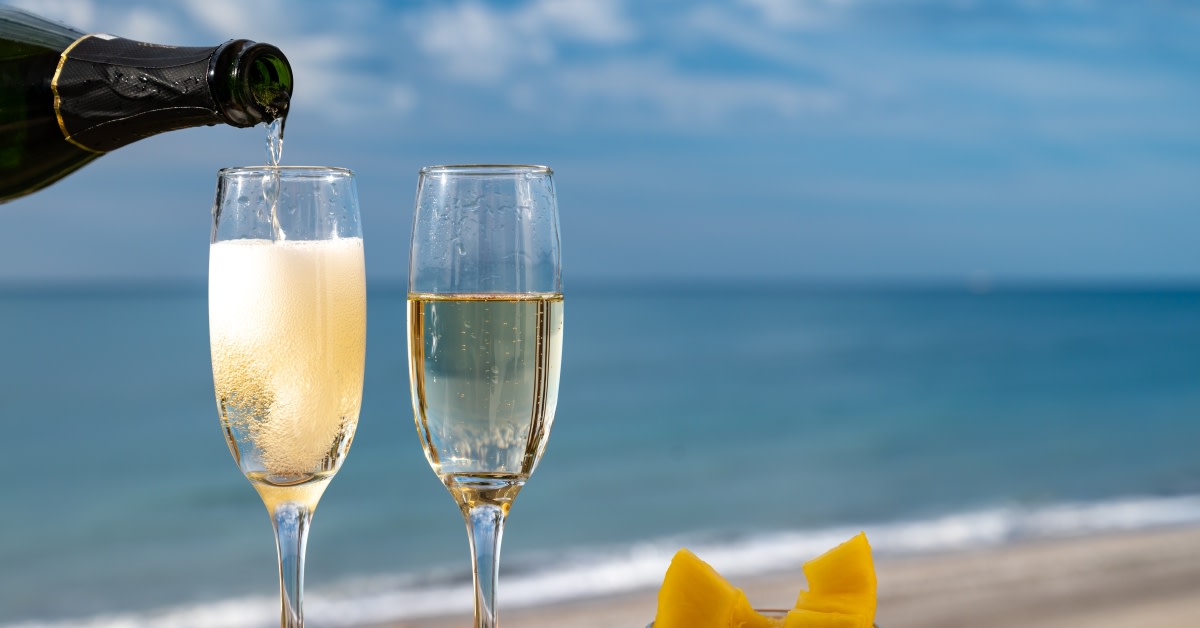 Sip the legacy of Catalonia!🍷Cava isn't just sparkling wine, it's a centuries-old tradition bottled with passion.🍾From zesty 9-month Guarda to exquisite Gran Reserva, experience the spectrum of #Spain's finest fizz❤️‍

👉 tinyurl.com/2wu24322

#VisitSpain #SpainWineTourism