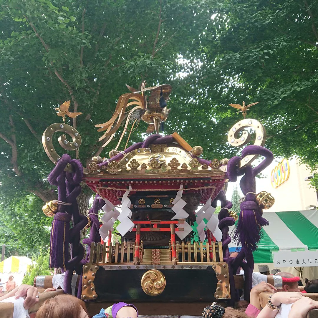t_caster720's tweet photo. あきしま 郷土芸能まつりに行って来ました！
昨日の前夜祭では売り切れで買えなかったくじら焼きも食べれました！
くじら焼きのくじらメチャクチャ笑ってる！
可愛い！
参加されている皆さんはとてもエネルギッシュでかっこよかったです！
沢山の人で賑わっていてとても素敵なお祭りでした！

#昭島 https://t.co/2Ia35sdhi1