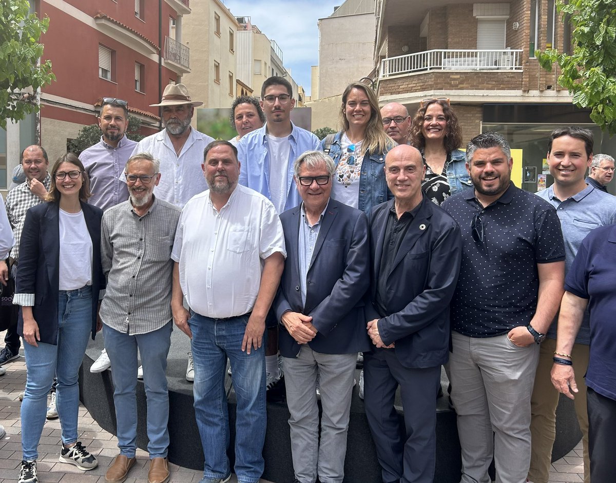 <a href="/TomasMolinaB/">Tomàs Molina</a> <a href="/junqueras/">Oriol Junqueras 🎗️</a> La nostra gent de Torredembarra amb <a href="/junqueras/">Oriol Junqueras 🎗️</a> i els candidats <a href="/TomasMolinaB/">Tomàs Molina</a> i <a href="/HelleKettner/">Helle Kettner</a>