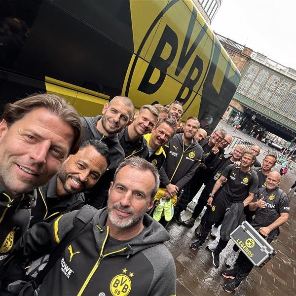 Grüße aus Glasgow! ✌️

Unsere Legenden machen sich auf den Weg Richtung Celtic Park, um 15 Uhr deutscher Zeit ist Anstoß gegen die Legends des @CelticFC!