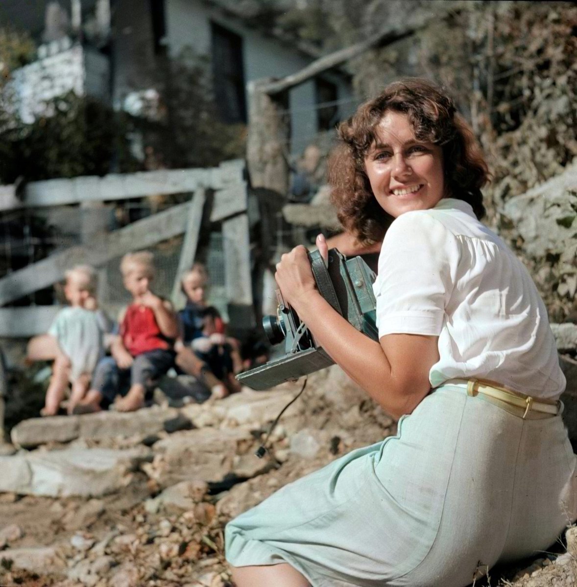 Al habla @eadeeva ✨
Siempre que hablamos de fotos de la Gran Depresión nos viene a la cabeza Dorothea Lange pero ¿conocéis a Marion Post?
Pionera de la fotografía documental, feminista y antifascista, su obra ha pasado más desapercibida. 
Hoy os hablamos un poco más de ella.