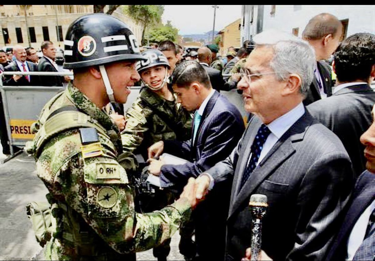 Doctor @AlvaroUribeVel. Dios lo ama y lo bendice usted es un hombre de bien. Gracias por la libertad qué le dió a este país. El 80 por ciento de los colombianos lo queremos. 🫡#LosBuenosSomosMas