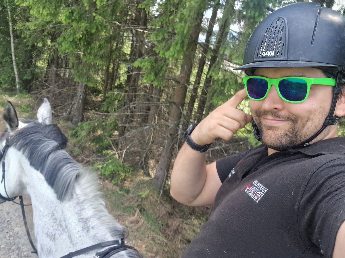 TrymBruset's tweet photo. Of course I double farm, I'm yield farming while chilling at the farm
#BigBrainMove #Cardano 🧠🐴 https://t.co/nbDYeokXsW