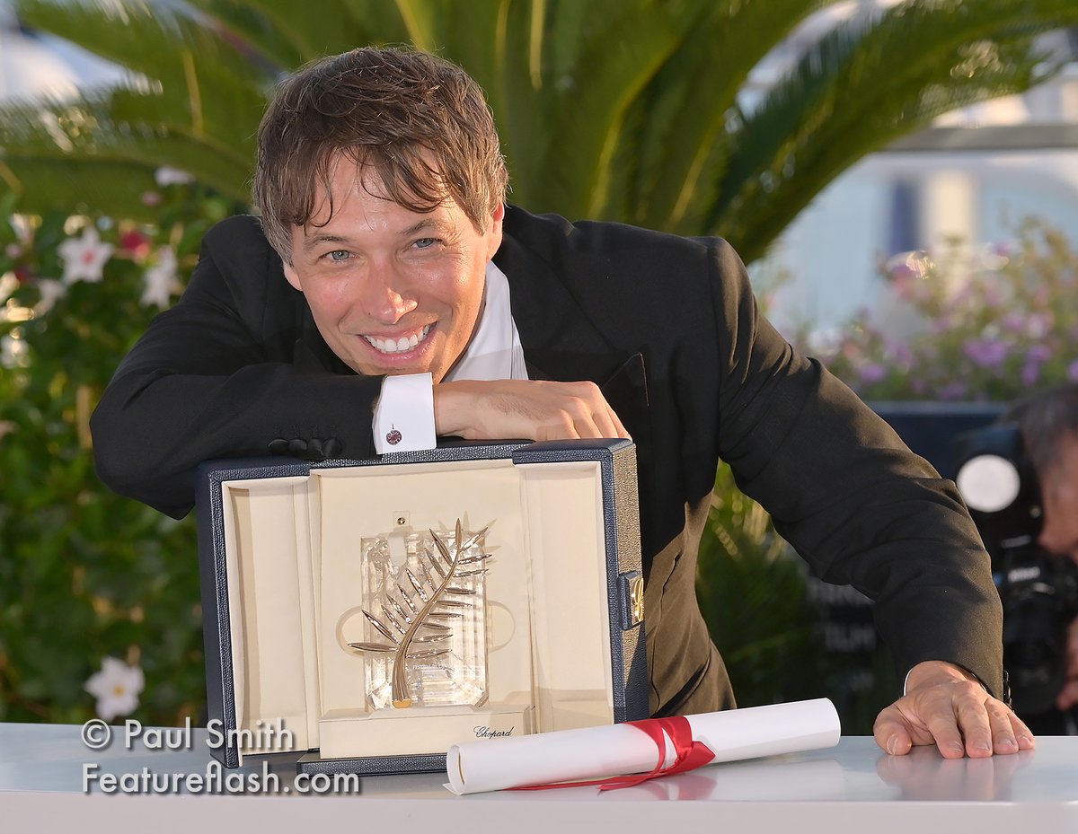 'Anora' wins top 2024 #CannesFilmFestival prize –  Palme D’Or 🌿– for jubilant U.S. director Sean Baker. Photo: Paul Smith / Featureflash.com #Cannes2024  #PalmeDOr #Anora #SeanBaker #MikeyMadison #movie #movies #film #cinema #NYUAlumni #nyutisch @Lilfilm @AnoraFilm