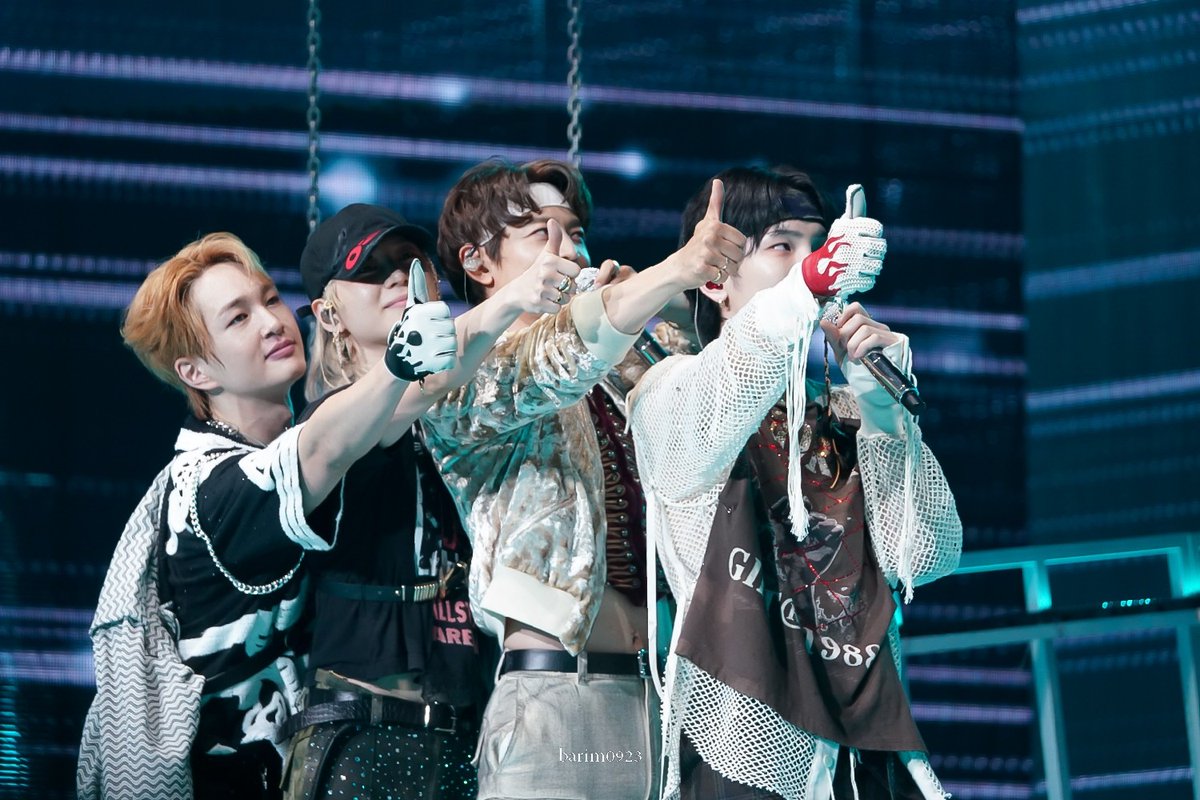 barim0923's tweet photo. 240526 SHINee WORLD Ⅵ [PERFECT ILLUMINATION : SHINee'S BACK]

지금까지 컨템퍼러리 밴드 빛나는! ‘SHINee’ 였습니다.

#SHINEE #샤이니 #온유 #종현 #키 #민호 #태민 https://t.co/jMVmJr2tpa