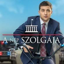 Épp belebotlottam ebbe a sorozatba és azon csodálkozom, hogy Ukrajnában az államtitkárok feleségei is konvojjal mennek a szépségszalonba és nem úgy, mint nálunk, helikopterrel, meg luxus jettel. 🤔