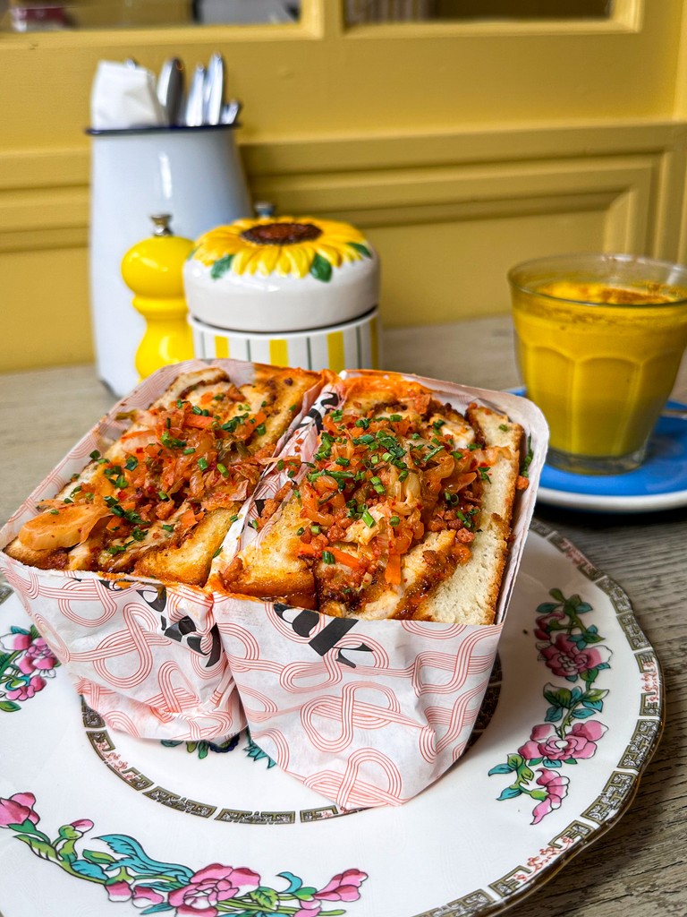 Last chance to grab this special with Hachi bakery!🔥🔥🔥

#brunchtime #friedchicken #brunch #bakery #breakfastideas