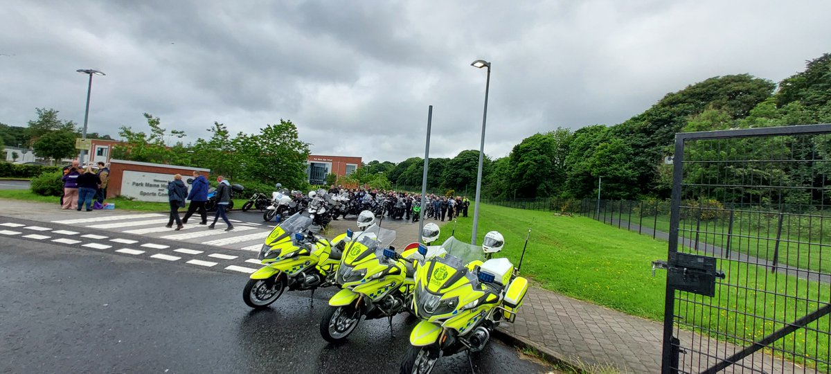 Officers from the #NationalMotorcycleUnit are assisting @PSOSRenfInver at this mornings bike meeting in #Erskine . We hope everyone has a great day !