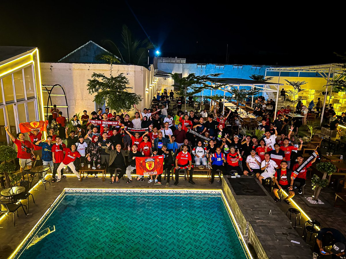 4rifgunawan's tweet photo. @ManUtd_ID @PorosHalangID @dryuangga @HildanEfendi10 @otonkcezz @your_icecube Dari United Indonesia Makassar. https://t.co/Mzq7t94ugn