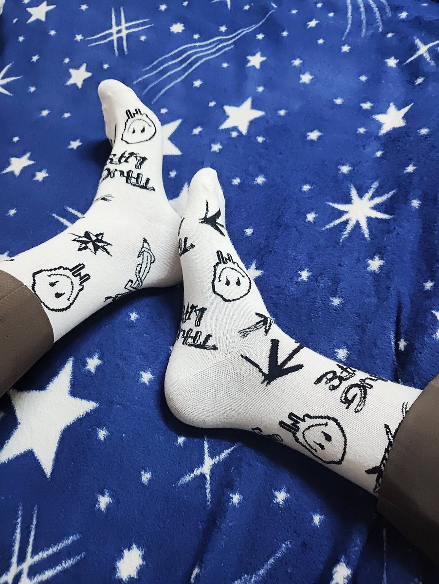 loewen199802's tweet photo. 42码脚🦶｜好可爱的袜子🧦
#42码脚 #白袜子 #可爱的袜子 #脚丫 https://t.co/4KnwDl2Jtt