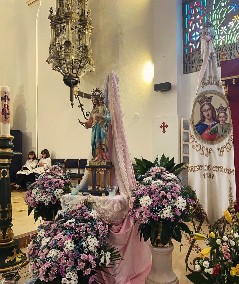 Altar para el Triduo en Honor a María Auxiliadora. #Triduo #MariaAuxiliadora #Asociacion #ADMA #MesdeMaria #AuxiliodelosCristianos #Glorias #PriegodeCordoba