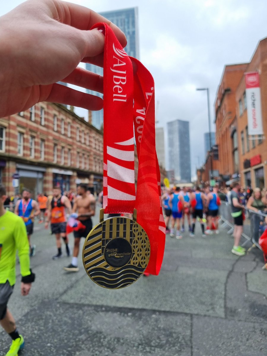 Last race this spring season ✔️ Great crowds at @Great_Run #Manchesterhalfmarathon this morning 🏃🏻‍♀️ 1h42m - legs up properly now!