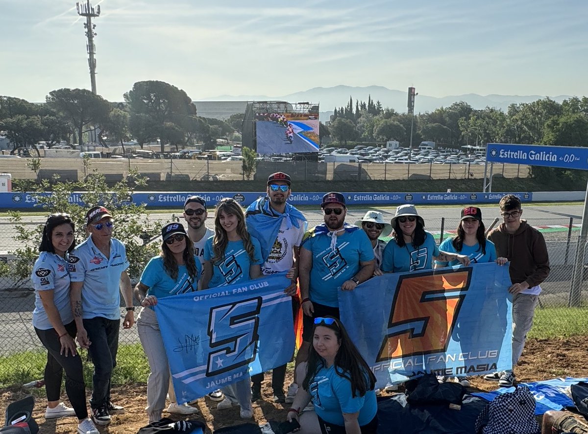 GxlDeCubarsi_'s tweet image. Primeros puntos de @jaume_masia en el mundial de Moto2. Una P14 que sabe a gloria después de un carrerón remontando desde la P28. 

Muy orgullosa. Muchísimo. Al fin del mundo con el @fanclubJMV5 💙

#CatalanGP #Moto2 #JM5 #JaumeMasia