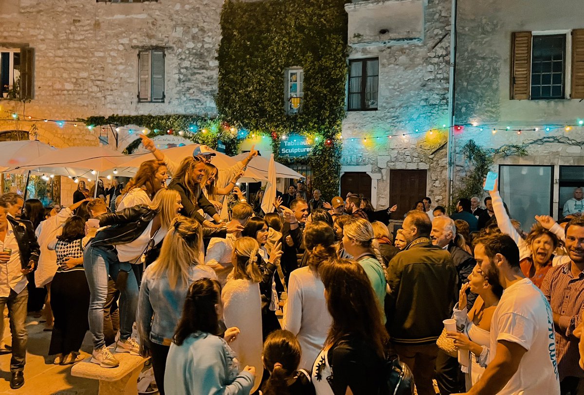☀️ Fête de l’huile hier soir dans notre magnifique village de #SaintPaulDeVence ! 

Une fête unique qui rassemble les villageois !