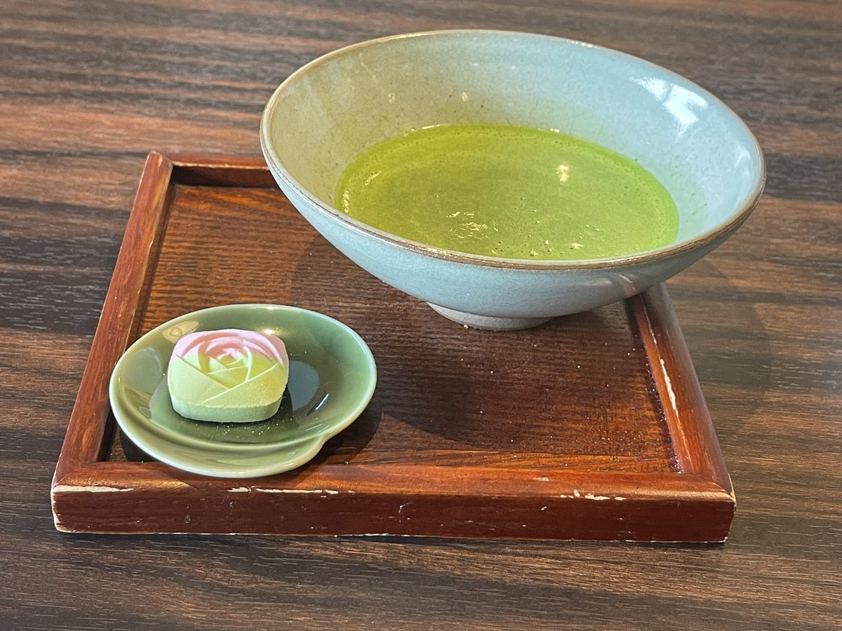 あいやの西条園抹茶カフェ西尾本店で
極 抹茶パフェと
冷やし抹茶！🌱
パフェは4種の高級抹茶使用！内訳気になる～
🍊は蒲郡産！ヨーグルト味のホイップと合わさって夏らしい〜
冷やし抹茶は「神苑の白」のはず
薄茶用抹茶で、飲みやすい～
#抹茶大好き #抹茶パフェ #抹茶スイーツ #薄茶 #抹茶 #matcha