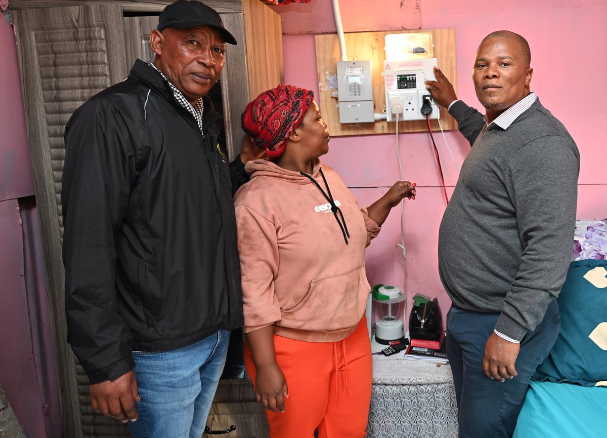 It was a celebration with the residents of the Sihlanu and Mabophe informal settlements in Nyanga as the City’s Energy Directorate connected a number of homes to the electricity grid. Read more: bit.ly/3VihOtf #Energy