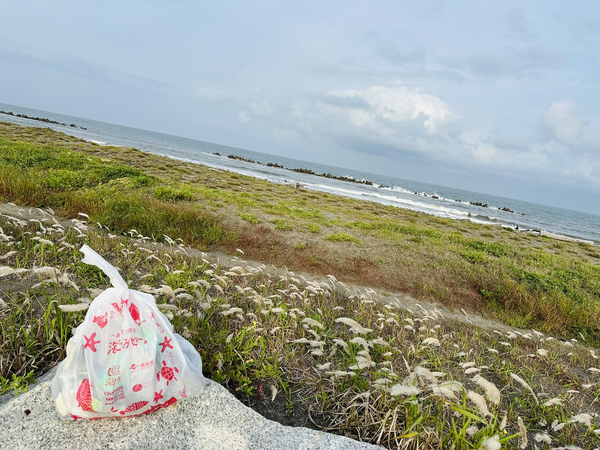 千葉九十九里　和泉浦でのプチごみ拾い。

ペットボトルやプラケース系のごみがほぼ無いビーチでした！珍しい😳きっと誰かが綺麗にしてくれていて、使う人もマナーを守っているんですね。

多かったのはウェットティッシュとタバコ🚬

#海と日本
#日本財団