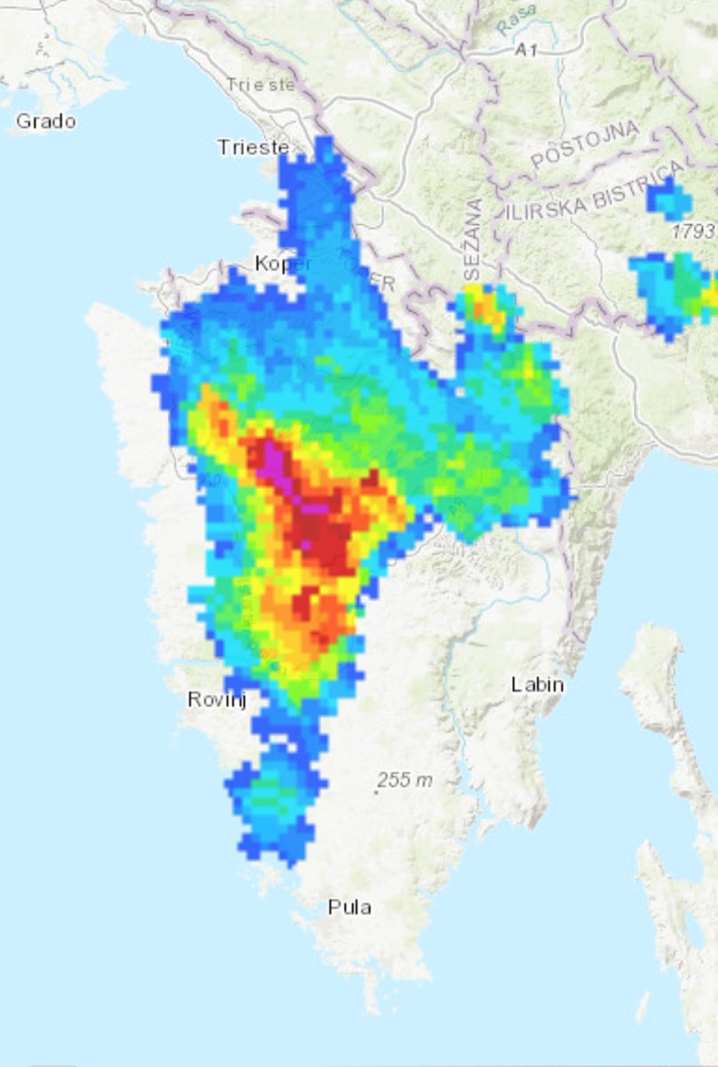 Impressive 15 min evolution of the few cells formed over the Istrian Peninsula, now merged in una single system. Radar credits @arso