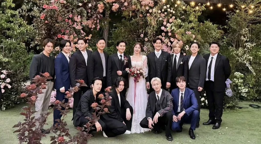 elfarahwer's tweet photo. OT13 AND OT15 VERSION 😭😭😭😭😭😭 https://t.co/luxY1KNTXj
