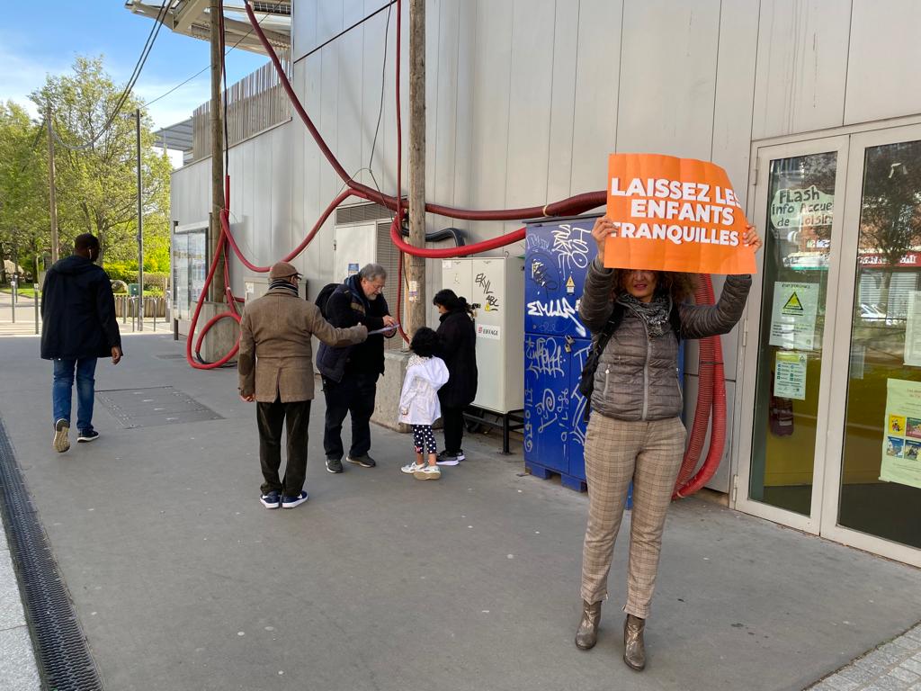ADEE_Officiel's tweet photo. On y parle de "travailleurs de l'Éducation",au lieu du "corps enseignant"(fait penser "travailleurs du sexe")
Puis évoque"Éducation à la vie affective &amp; sexuelle"
Pourquoi ceux,stérilisés du fait des traitements coûtant 100.000€ à la Sécu Sociale,s'attaquent à la jeunesse?
Stop! https://t.co/e9pt1ZHf3V