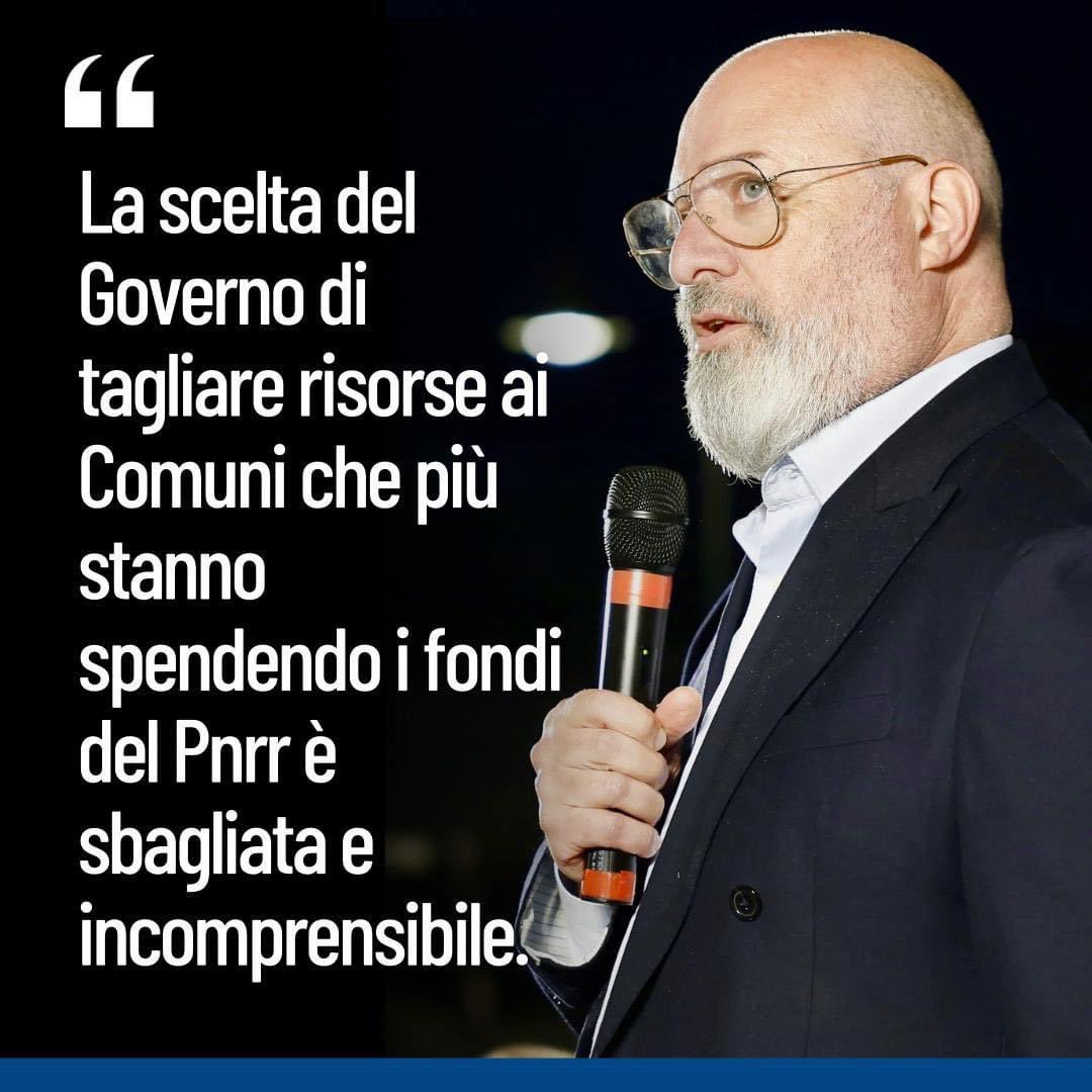 La scelta del Governo di tagliare risorse ai Comuni che più stanno spendendo i fondi Pnrr è, prima ancora che sbagliata, incomprensibile.

Tra poco più di due anni dovremo rendicontare 200 miliardi di investimenti fatti e in caso contrario dovremo restituirli a Bruxelles.

(1/5)