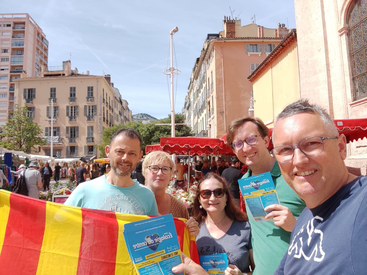 Tractage à #Toulon pour la liste @Ecologie_centre de @JM_Governatori : nos tracts sont reçus avec intérêt et bienveillance 💚👍