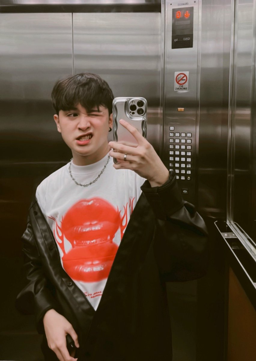 gabmonstere's tweet photo. LET'S FCKING GOOOO!!! ⚔️ #ChromaticaBallPremiere https://t.co/O6Q9RmG4vL