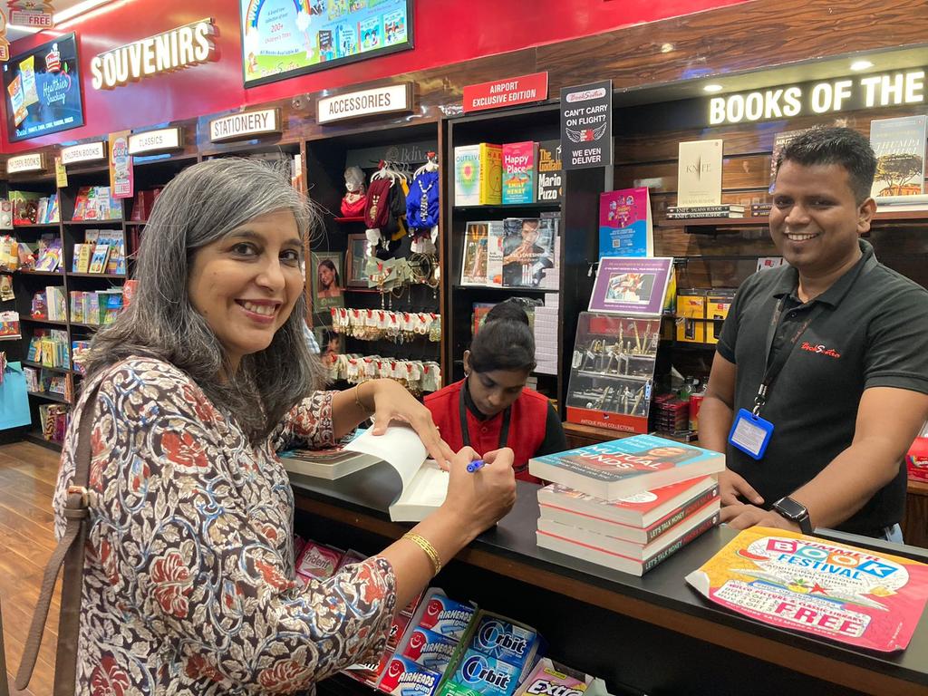 Impromptu book signing at Mumbai T2. Both books at no 3 on the best-seller shelf. Let's keep talking money and mutual funds! @HarperCollinsIN @unbridledbliss