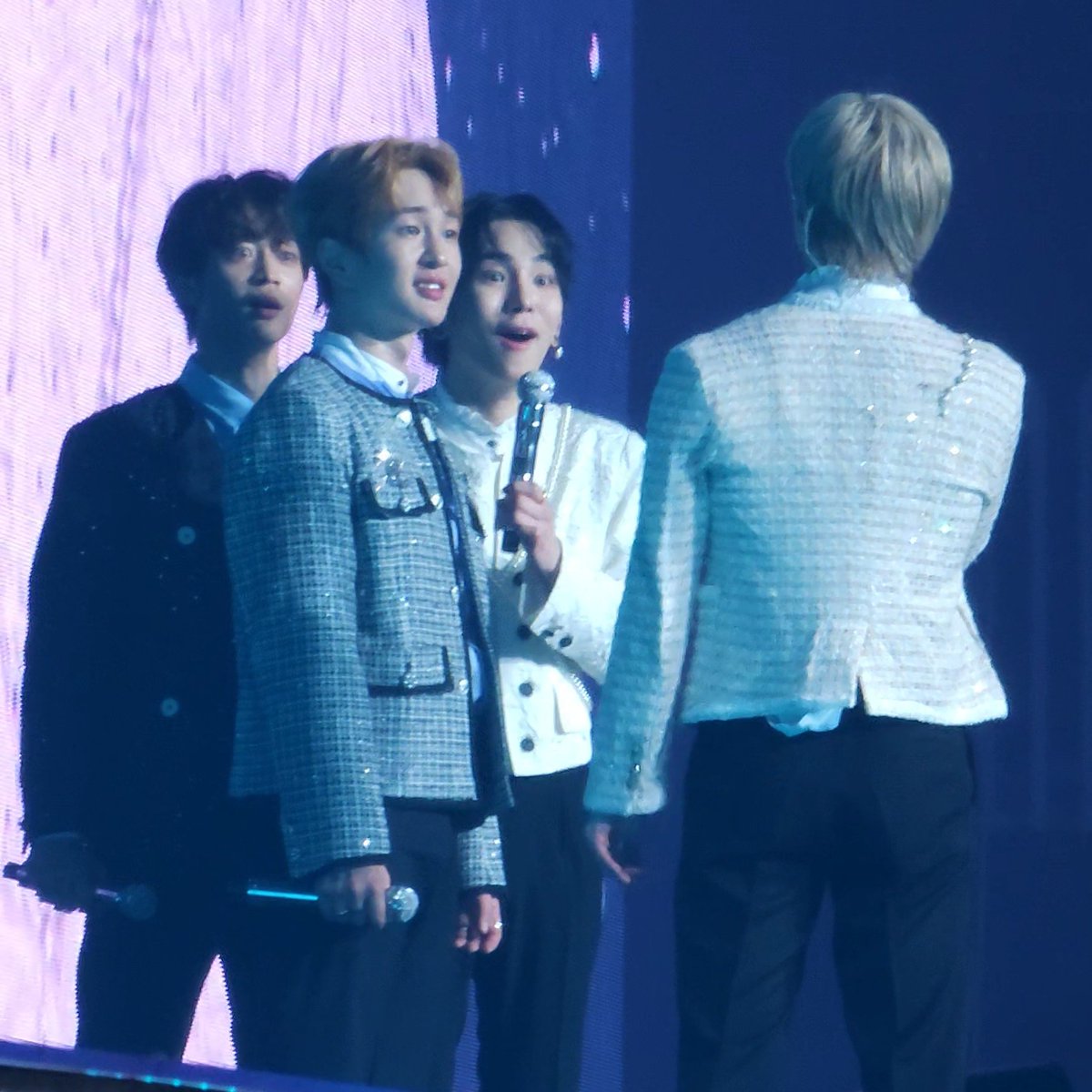 SHINee_525ee's tweet photo. 아웃겨 오늘의 야태민아 사건 https://t.co/o3iqr0mXDZ