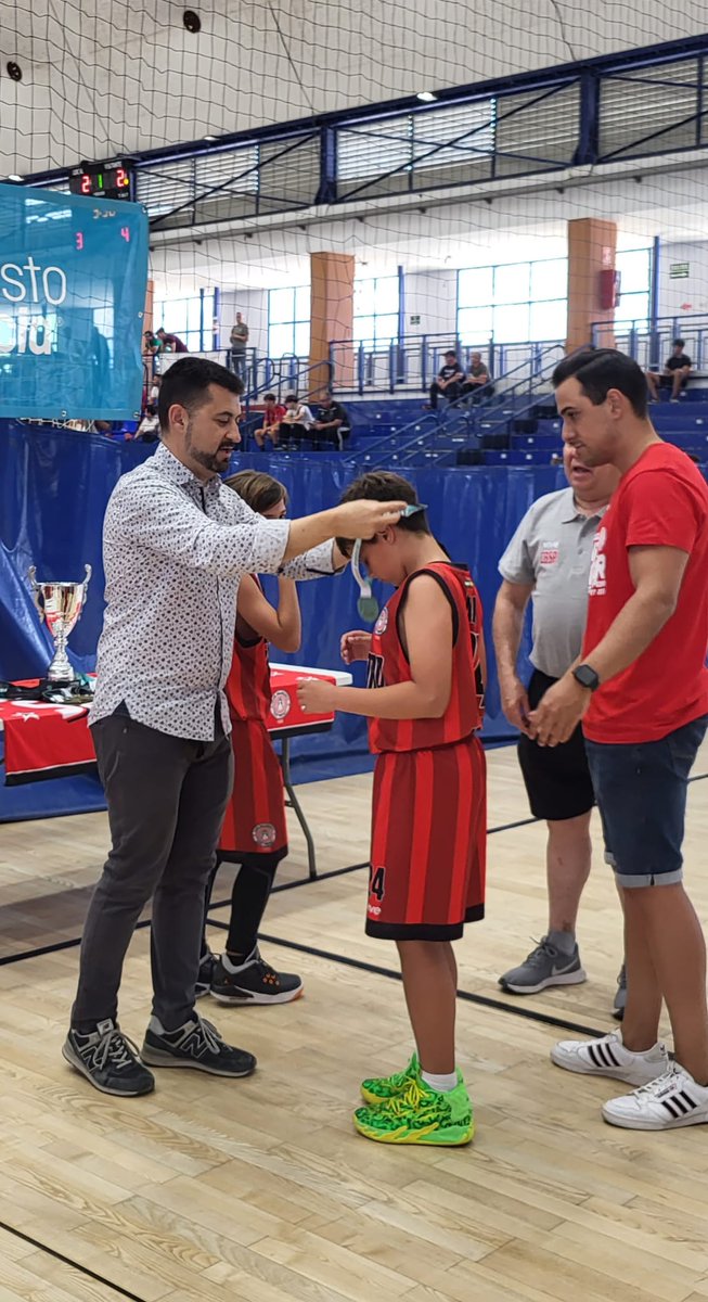Intenso fin de semana para el Club Baloncesto San Pedro , acabando la temporada en lo más alto en varias categorías. Han sido los anfitriones, además de participantes, de la Final Four de Minibasket, los he acompañado en la semifinal y la final.  <a href="/OSPSanPedro/">OSP</a> #somosdeaqui