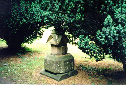 Local tradition has it that this structure is Will Scarlet’s grave in Blidworth, Nottinghamshire. #RobinHood #FolkloreSunday