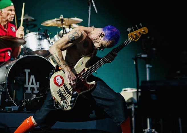 私もこれ全て持ってる(stingrayは売却済)けど、最近は1番ベーシックなジャズベだけで良いかなと思ってきた😅 昨年のNZ🇳🇿ツアー中のFleaのサウンドが良過ぎたため。 #レッチリ