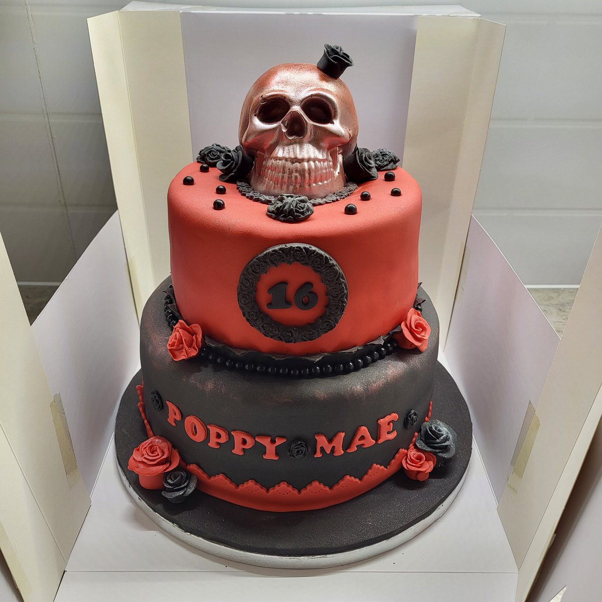 beckyTMCC's tweet photo. 16th Skull and Roses two tier birthday cake
-
-
#16thbirthday #skull #roses #Birthday #birthdaycake #cake #twotier #redandblack #celebrate #lovemyjob #enjoymywork #smallbusiness #supportlocal #familyrun #tmcc #themobilecupcakecompany 
https://t.co/4tWPw0hiFF https://t.co/yMDzKH3hFO