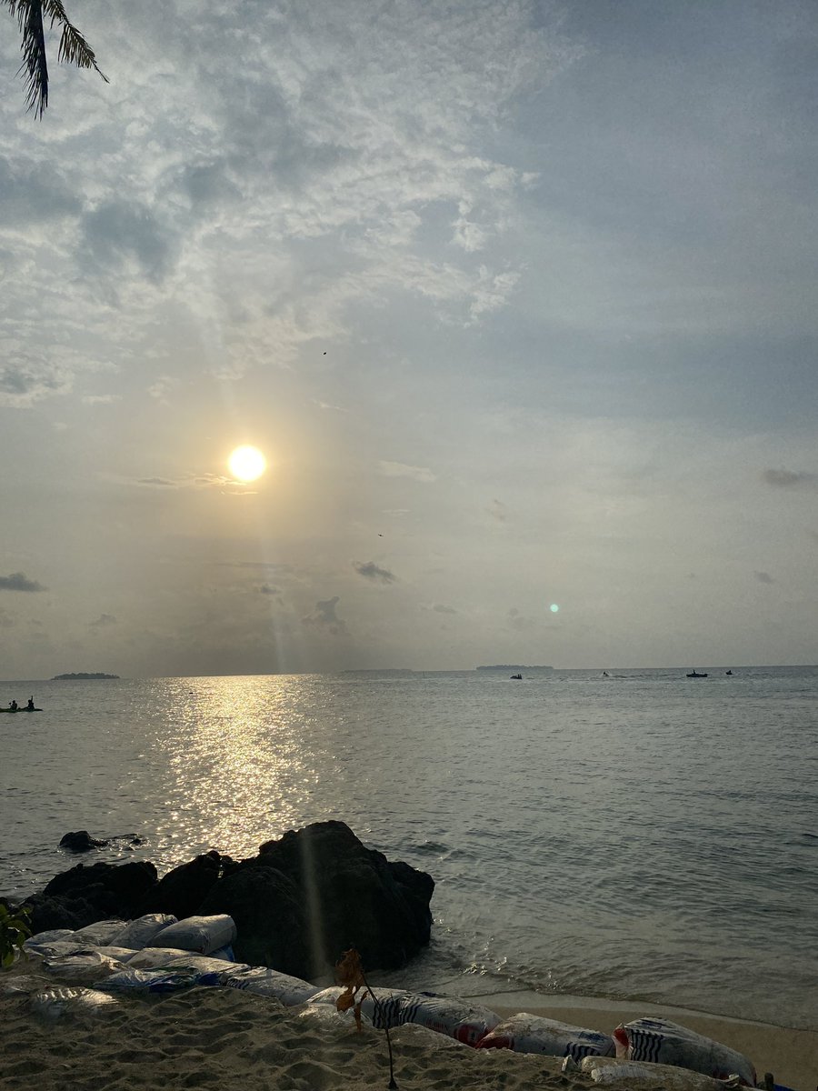 ziahh_f's tweet photo. Kalo kesini apotek pada tutup, emang ngga ada obat sih Karimun Jawa, gabisa sekali doang, harus balik lagiii kesini😍 https://t.co/miWaHp2i1z