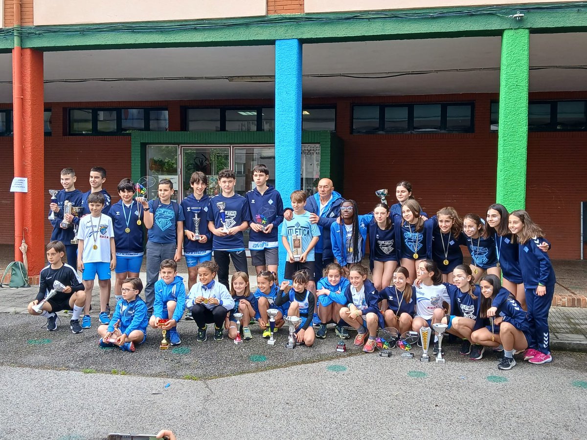 🔷 ATLETISMO Un año más agradecidos al CP La Carriona por mantener vivo el cross escolar más antiguo de Asturias