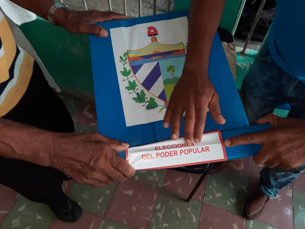 ➡️Inició la elección para cubrir las vacantes de delegados del #PoderPopular en las circunscripciones 9 y 76 del territorio granmense.
#JuntosPorLaDemocracia 🤝 
#5CENCuba 🇨🇺
#TuVozTuVoto 🗳