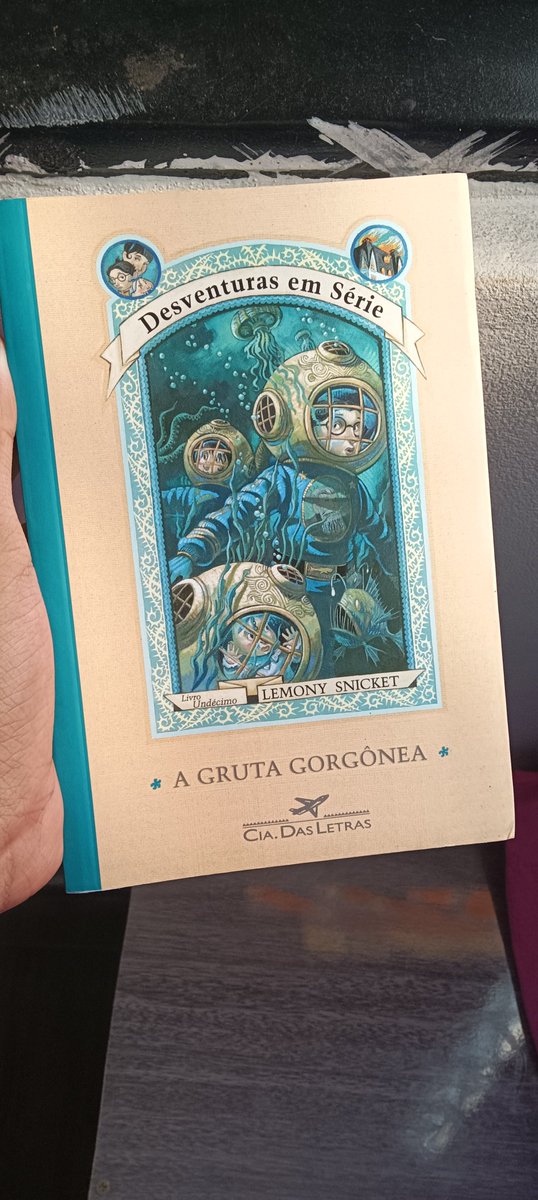 Eu sei que o fandom de #ASOUE (ou Desventuras em Série pra português) é inexistente mas eu queria compartilhar uma coisa. MEU DEUS QUE LIVRO PERFEITOOOO, CARA, GRUTA GORGÔNEA É MEU LIVRO FAVORITO DOS 10 QUE EU JÁ LI. TEM DESENVOLVIMENTO DE PERSONAGENS, MOMENTOS DE AFLIÇÃO MDSSS💞