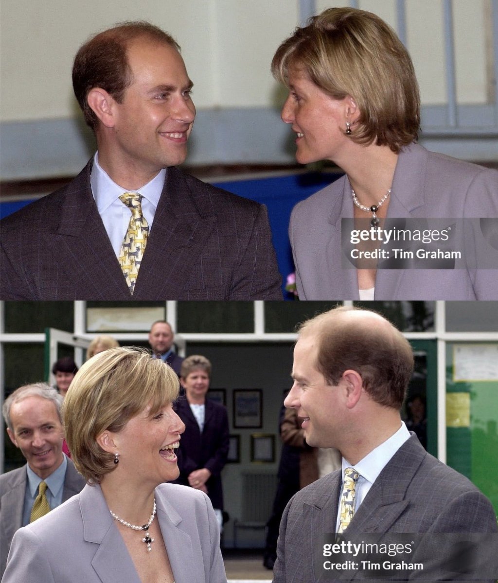 ✨ Day 1: 2000 #TheEdinburghsSilverWeddingAnniversary Starting to celebrate The Duke and Duchess of Edinburgh’s silver wedding anniversary, two beautiful photos of TRH in 2000. Prince Edward and Sophie here pictured visiting the Connaught Primary School. 📸 Tim Graham/Getty