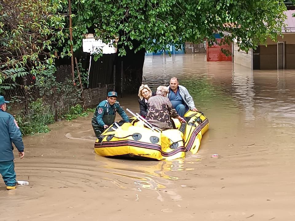 73 rescued as 190 evacuated from Lori & Tavush, #Armenia. Tragically, 1 life was lost near Sanahin Bridge. Grateful for the rescuers' dedication. #PrayForArmenia 🙏🇦🇲