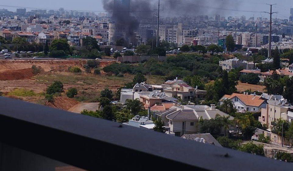Marchfoward's tweet photo. TERKINI 

ALHAMDULILLAH 

Serangan roket Briged Al Qassam berjaya melepasi Iron Dome dan mengena beberapa kawasan di Tel Aviv https://t.co/CxekFIeD86
