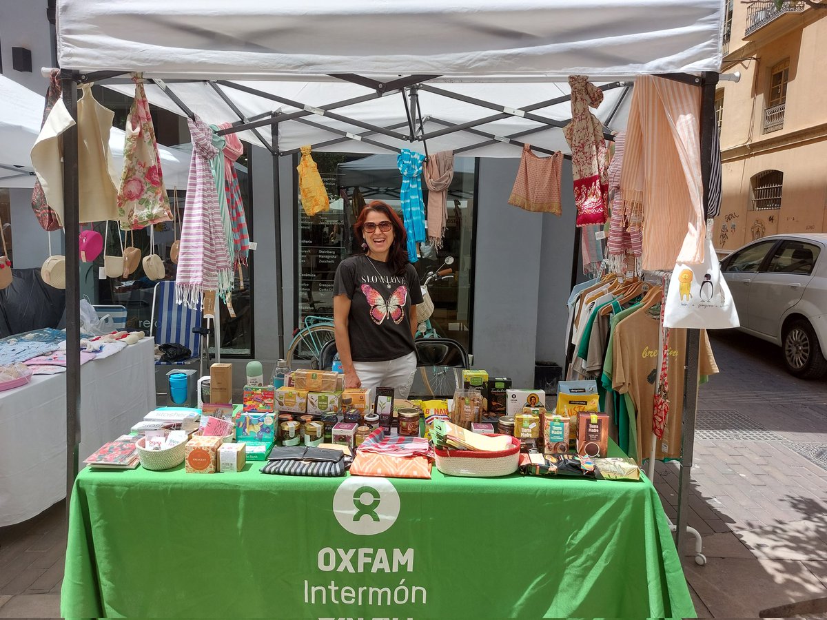 ¡VENTE! 🥳 hoy domingo estamos con stand en el Mercado urbano del #Soho en #Málaga 😍

Un sinfín de novedades de <a href="/ComercioJustoOI/">Comercio Justo</a> de <a href="/OxfamIntermon/">Oxfam Intermón</a> 💚 textil, decoración, alimentación, cosmética,... 

De 11 a 19h C/Tomás Heredia #Malaga Marcas con ❤ ¡te esperamos!