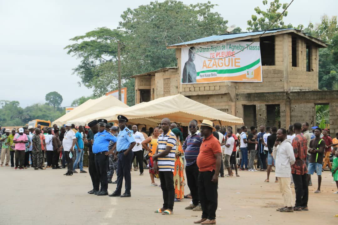 TidjaneThiam225's tweet photo. 🕳️AZAGUIÉ REND HOMMAGE AU PRÉSIDENT BÉDIÉ
Les populations de la commune d’azaguié ont tenu à saluer pour une dernière fois le Président #Bédié en partance pour sa dernière demeure à #Daoukro.
#CIV225🇨🇮
@Ahofoue @DrEmmou @pdcirdaofficiel @Prom_Ivoire @PulseCoteIvoire @NCI_Television @lifetvci @RFIAfrique @RTIOfficiel @JLB_officiel @Thierrytanoh @KakouGuikahue @BendjoNoel
@pdcirdaofficiel