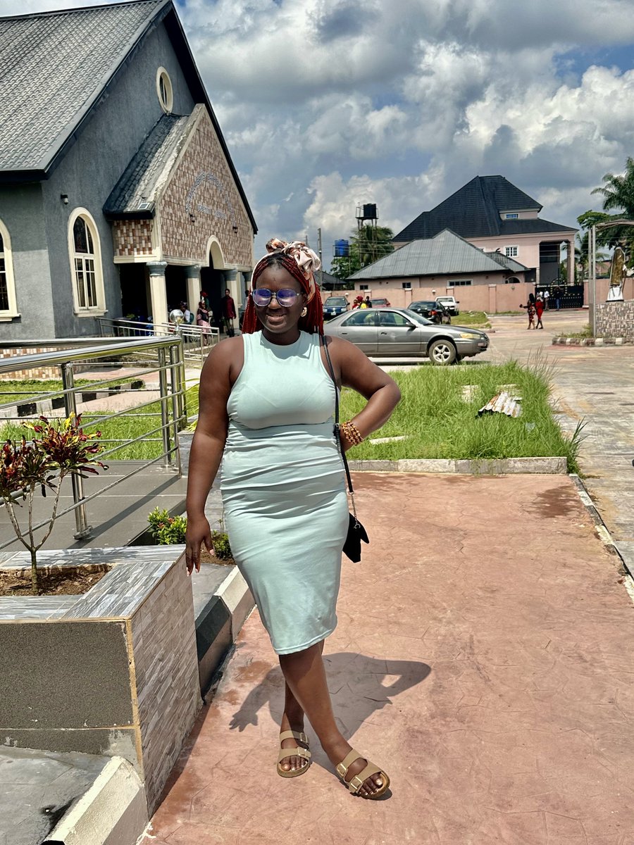 Nurse_Voke's tweet image. Happy Trinity Sunday 
Happy to be here 😭😭
#Catholic 
#MostHolyTrinity